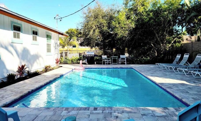 Naples Park Cabaña | 562 Shady Palm Cottage | New Pool | Mins 2 Beaches