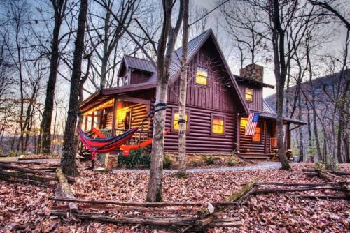 Sautee Nacoochee Casa | 569) Massive Cabin in the woods 6 miles from Helen