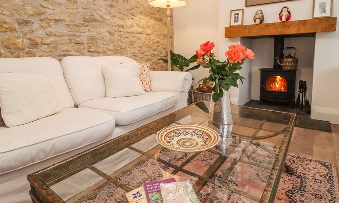 Ozleworth Cabaña | 57 BRADLEY STREET, romantic, with open fire in Wotton-Under-Edge