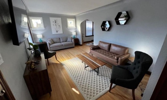 Northampton Casa | 5733 Tholozan Luxury 2 Bedroom Home With Fenced Backyard
