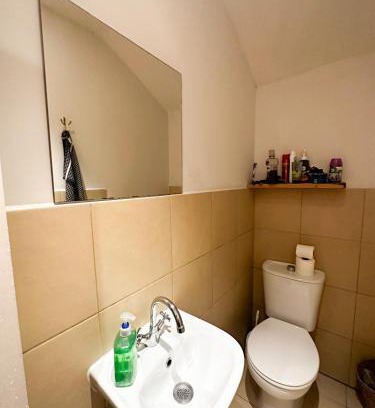 Evelyn Casa | 58 Alloa townhouse