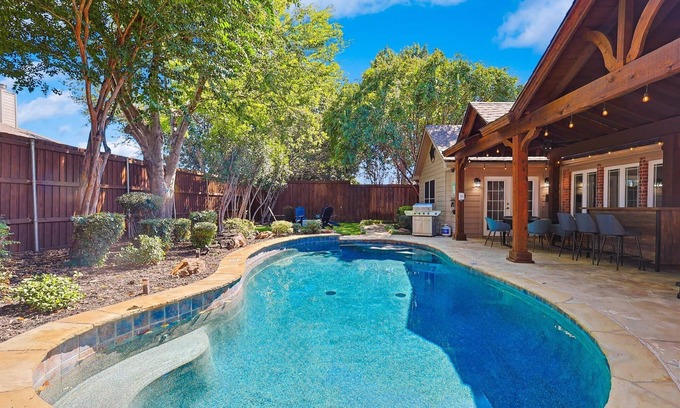 Corinth Casa | 5BD,2BA w Backyard Oasis, Pool, Jacuzzi, Firepit