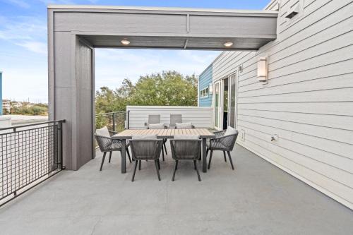 Reunion Apartamento | 5Bd 4 and a half Ba 2 Story apt 49-215