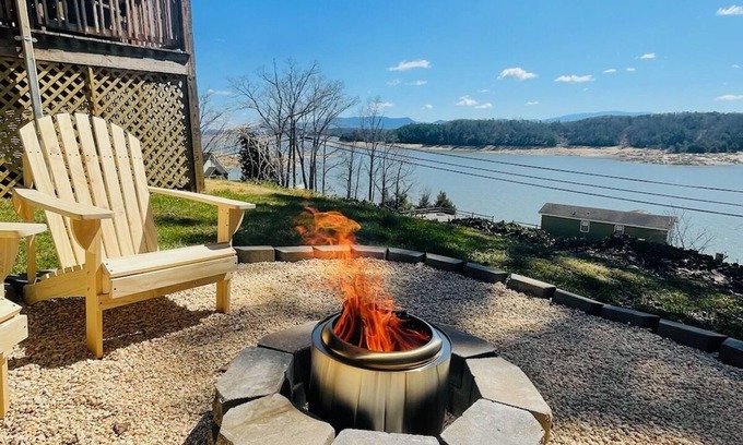 Dandridge Casa | 5bd~4ba Near Smoky Mountains Attractions~Majestic Views, Hot Tub, FirePit SMORES