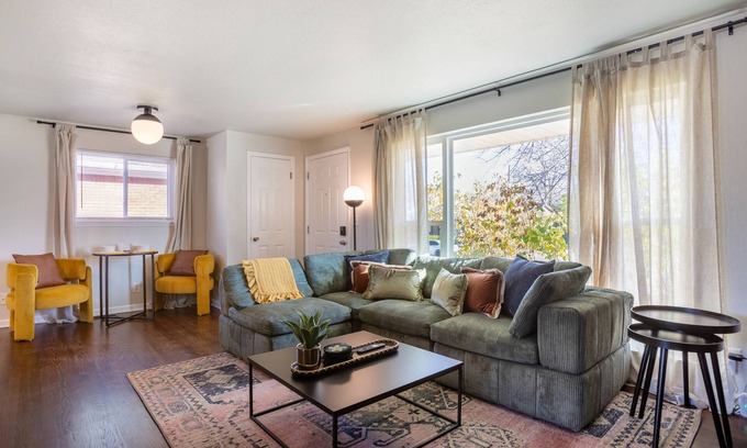 Twin Lakes Casa | 5BD Near Downtown - Movie Theater & BBQ Backyard