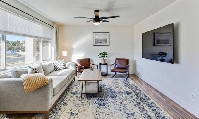 Layton Casa | 5BD w King bed,CheerfulHome in Layton Sleeps 10