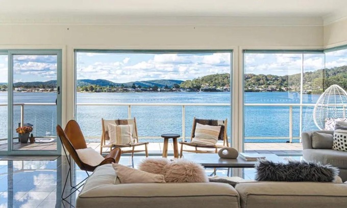 Blackwall Casa | 5BDRM Panoramic Waterfront Jetty and Pool