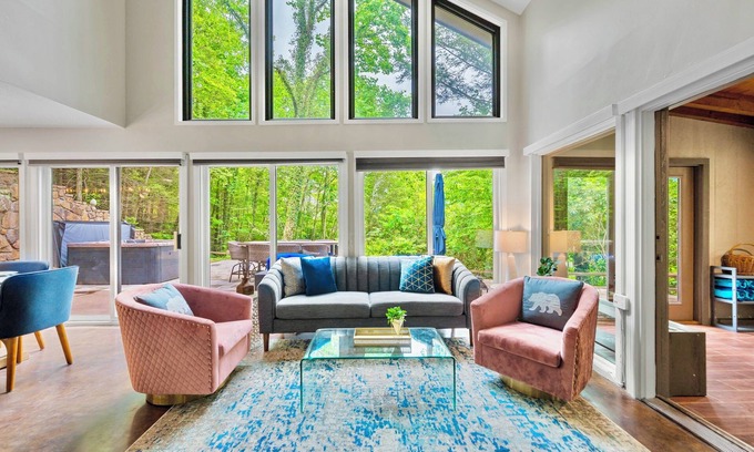 Pittman Center Cabina | 5bedrm, Hottub, Sauna, Game Rm, Office, Heated Pools, Pickleball!