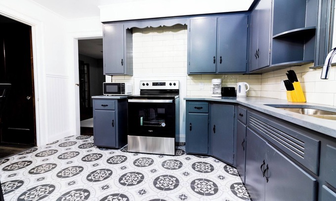 Niagara Falls Casa | 5Br, 1.5 Ba Close To Niagara Falls State Park