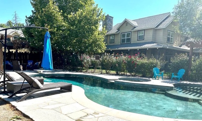 Atascadero Otro | 5br/3.5ba Estate Sleeps 10 w Pool, Jacuzzi, Playground, Game Room, fire pit