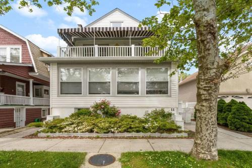 Atlantic City Casa | 5BR 3BA Family Retreat 2 Blocks from Beach