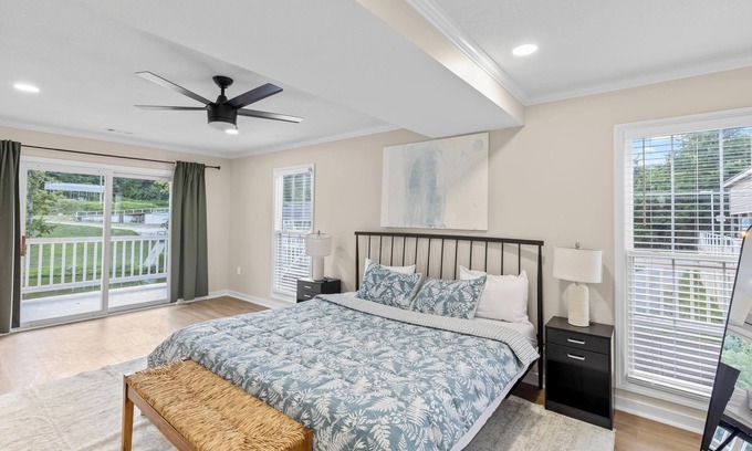 Edwards Casa | 5br, 3bath Lakefront Retreat w/dock and grill