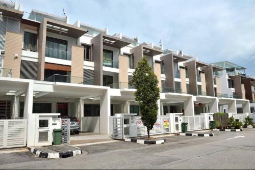 Gelugor Casa | 5BR 3Storey Cozy Gelugor Homestay 15pax