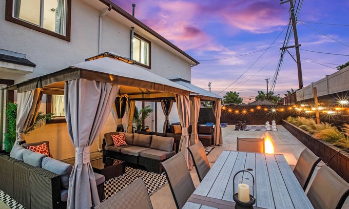 Midway City Casa | 5BR 4.5BA! SLEEPS 18! GAMES! LITTLE SAIGON! CLOSE TO DISNEY & OC BEACHES