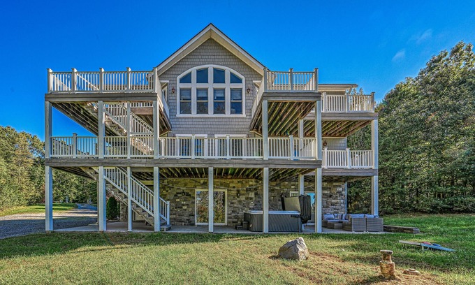 Bumpass Casa | Casa para perros y amigable frente al lago con kayaks y botes para entretener
