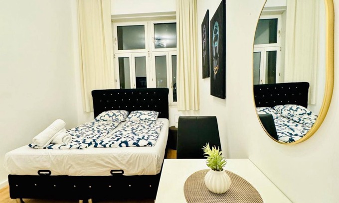 Liesing Apartamento | 5BR Apartment; Near Atzgersdorf Park, 11-Min Walk