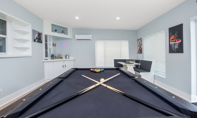 Florida North Atlantic Coast Casa | Oasis de 5 Habitaciones en Palm Beach: Sala de Juegos + Café Gratis