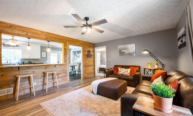 Woodstock Casa | 5BR Combined Units with Hot tub and Grill