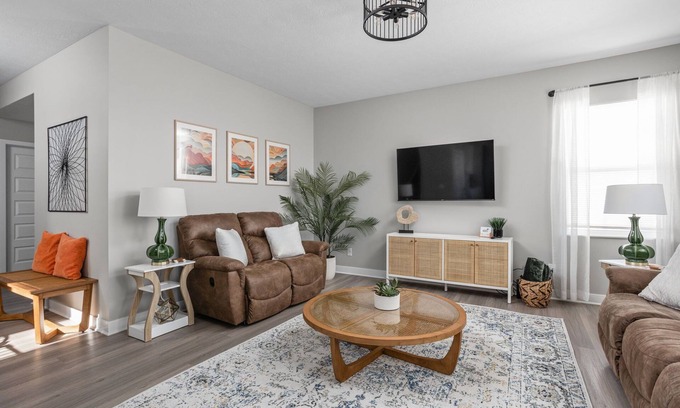 West Newton Casa | 5BR Family & Group Retreat – Near Airport & Downtown Indy!