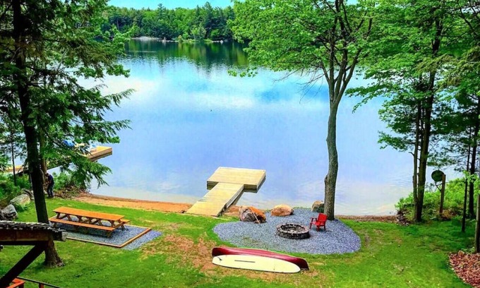 Muskoka Lakes Cabaña | 5BR Family Lakefront Cottage, Walk to Bala!