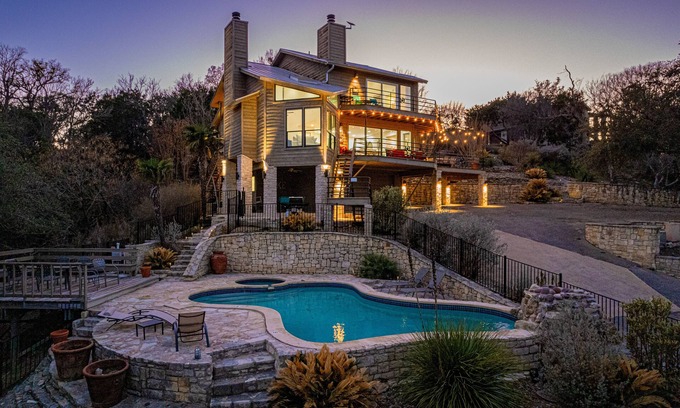 Spicewood Casa | Level-up Lakeside