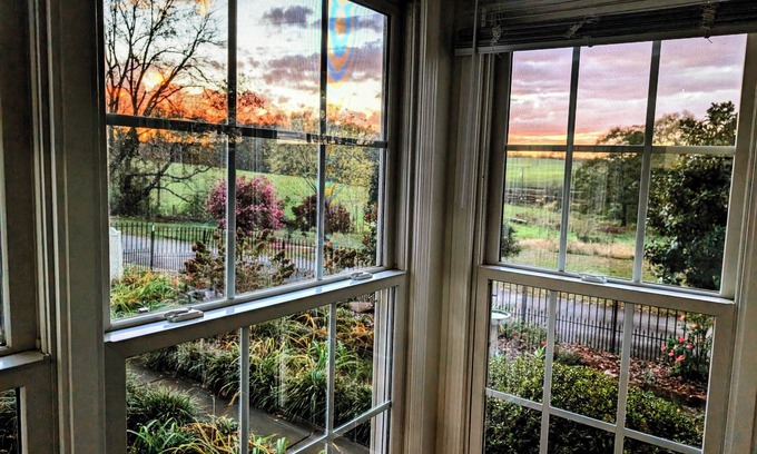 Chesnee Otro | 5BR Hood Oaks Farm~✓Swim/Fish+King Bed+Sunrm+FirePt/nr Mtns+Lakes+I-85 & 26+TIEC