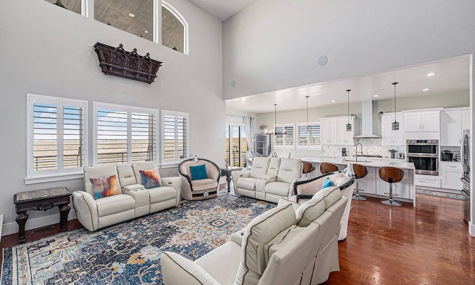 Hudson Villa | 5BR King’s Retreat Grand Villa w/ Patio + Views