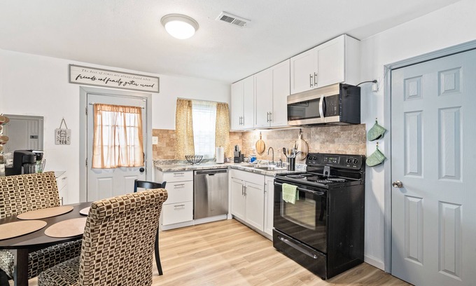 Mobile Casa | 5BR Lovely Home in Mobile AL l Rare Find