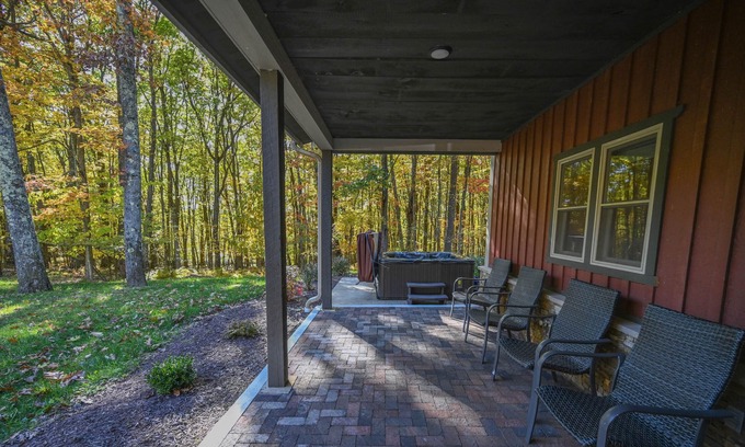 Accident Casa | 5BR Mountain Home Near Deep Creek Lake