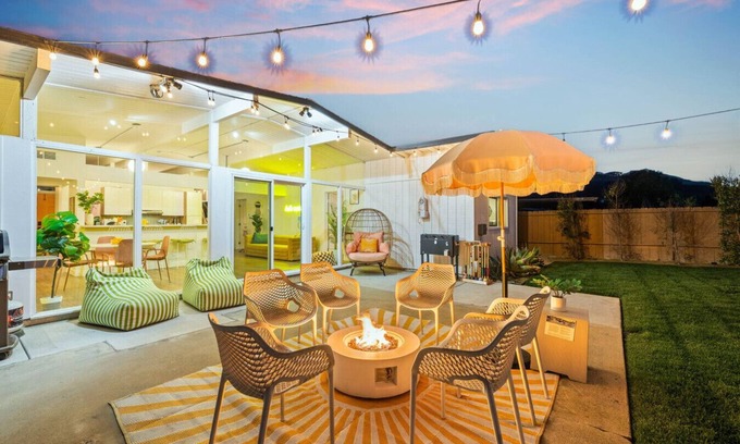 Loma Alta Casa | 5BR Retreat: Game Room, Hot Tub, 10 Min to Beach