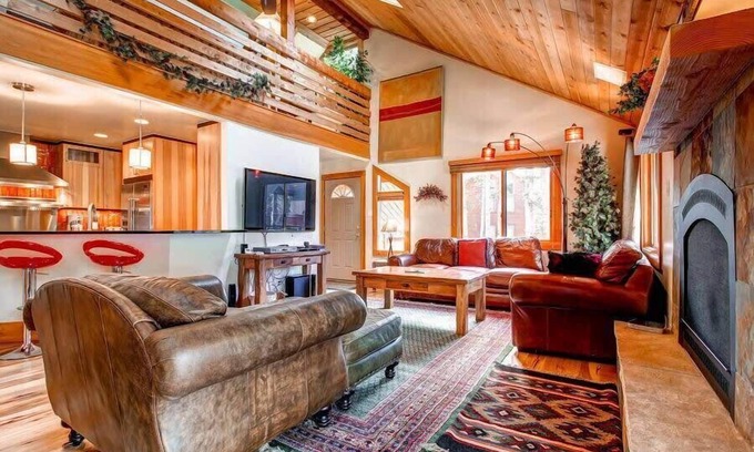 Warrior's Mark West Casa | 5BR Ski in Out Mountain Getaway with Hot Tub