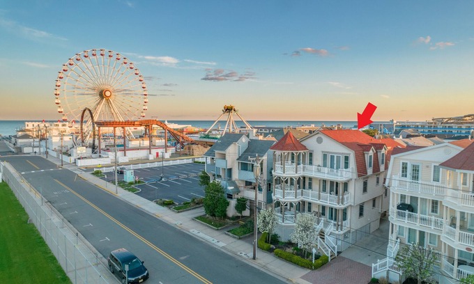 North End Casa | 5BR Steps to Beach & Boardwalk! Beach Tags Included!