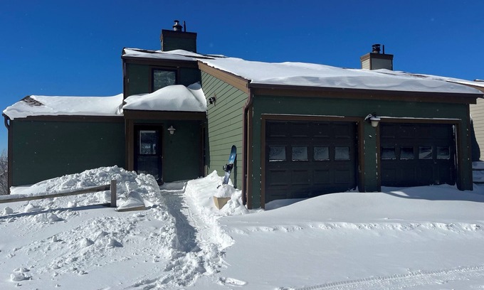 Snowshoe Casa | 5BR townhome close to slopes and village, EV charger