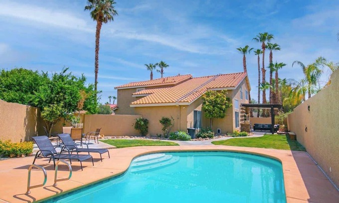 Green Valley North Casa | 5BR w/ Pool & Pool Table - 9 mi to Strip!