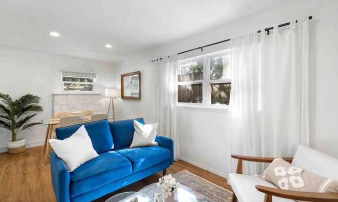 Historic Old Northeast Casa | 5min Drive-DTSP\Flexible Guest Policy\Fully Equipped Kitchen\Patio\Washer-Dryer