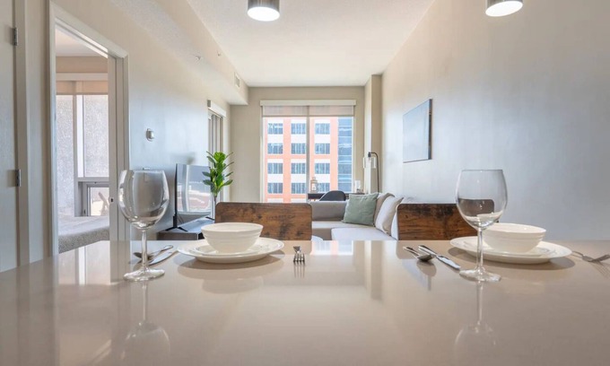 Victoria Park Condominio | 5min->Saddledome:Free Parking:Balcony:Smart TV