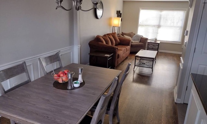 Plymouth Casa | ★ 5 minutos del parque Kellogg ★ Plymouth ★ Estacionamiento ★ W / D ★ 8