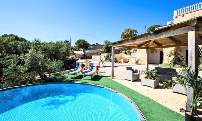 Torre Vado Villa | 5min walk to the sea: large house w/ little pool