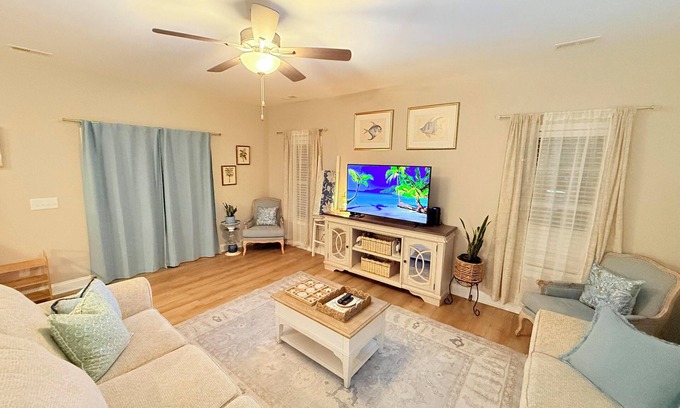 Swansboro Casa | 5mins to Downtown Swansboro-King Bed-WD-600Mbps