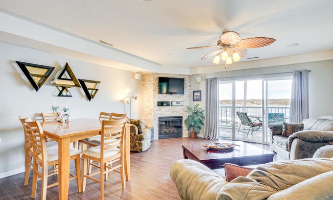 Osage Beach Apartamento | 5th-Floor Lakefront Condo Elevator and Pool Access!