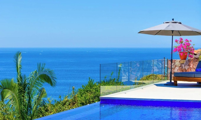 Conchas Chinas Villa | Villa de lujo de tres dormitorios con vistas panorámicas, piscina infinita salina y personal