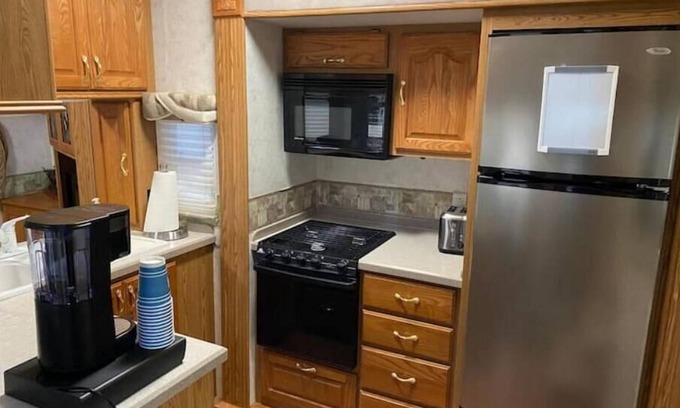 Greenville Casa | 5th Wheel Camper with plenty of outdoor space