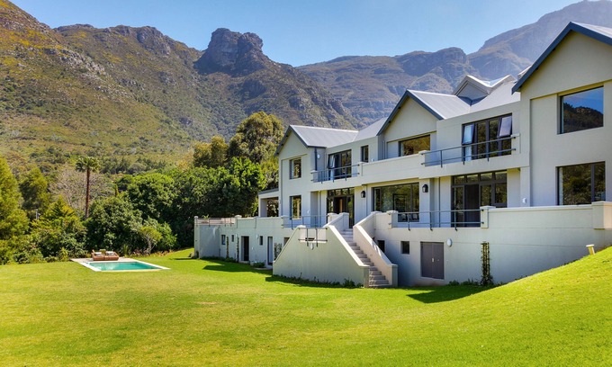 Newlands Casa | 6/7 bedroom spacious Bishopscourt home. Fun for the whole family.Exquiste views.