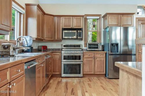 Edwards Casa | 6 bd 6 Bath 5k sq ft Ski Home Close to Vail and BC