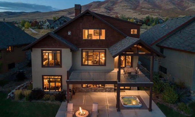 Eden Casa | 6 Bdr 4 are King hot tub fire pit BEST view