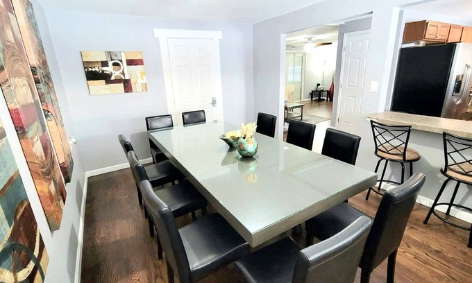 Dupont Casa | 6 bdrms-3 baths-2 Kitchens-2 Living Rooms - Easy Access to Red Rocks / Downtown!