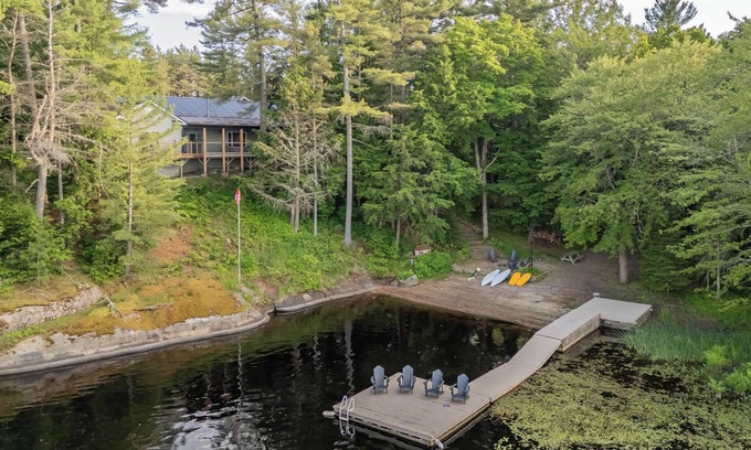 Muskoka Lakes Casa | 6 Bed 4 Full Bath Muskoka Waterfront Cottage! Sleeps 14
