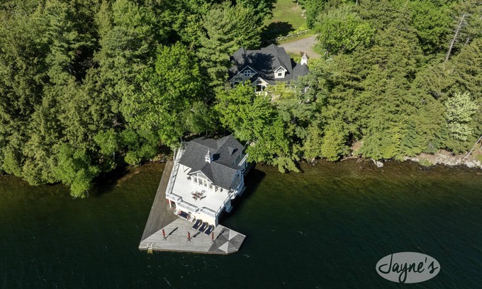 Port Carling Cabaña | 6 bed 6 bath cottage on Lake Joseph with SW Exposure! Boathouse with upper deck!
