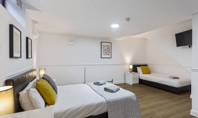 West Bridgford Apartamento | Familiar-Baño con ducha-Adjoining Room - Basement