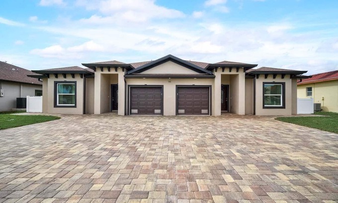 Rotonda West Casa | 6-bedroom 13 Guests New Duplex Near Oceans Family Retreat